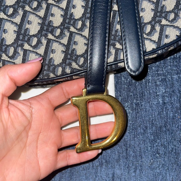 Iconic Dior saddle bag. Regular size. Comes with authenticity card and dust bag. - Picture 2 of 5